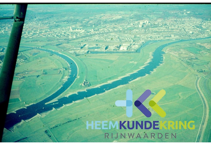 Coll. G.B. Janssen Luchtfoto de kop van Pannerden (555)